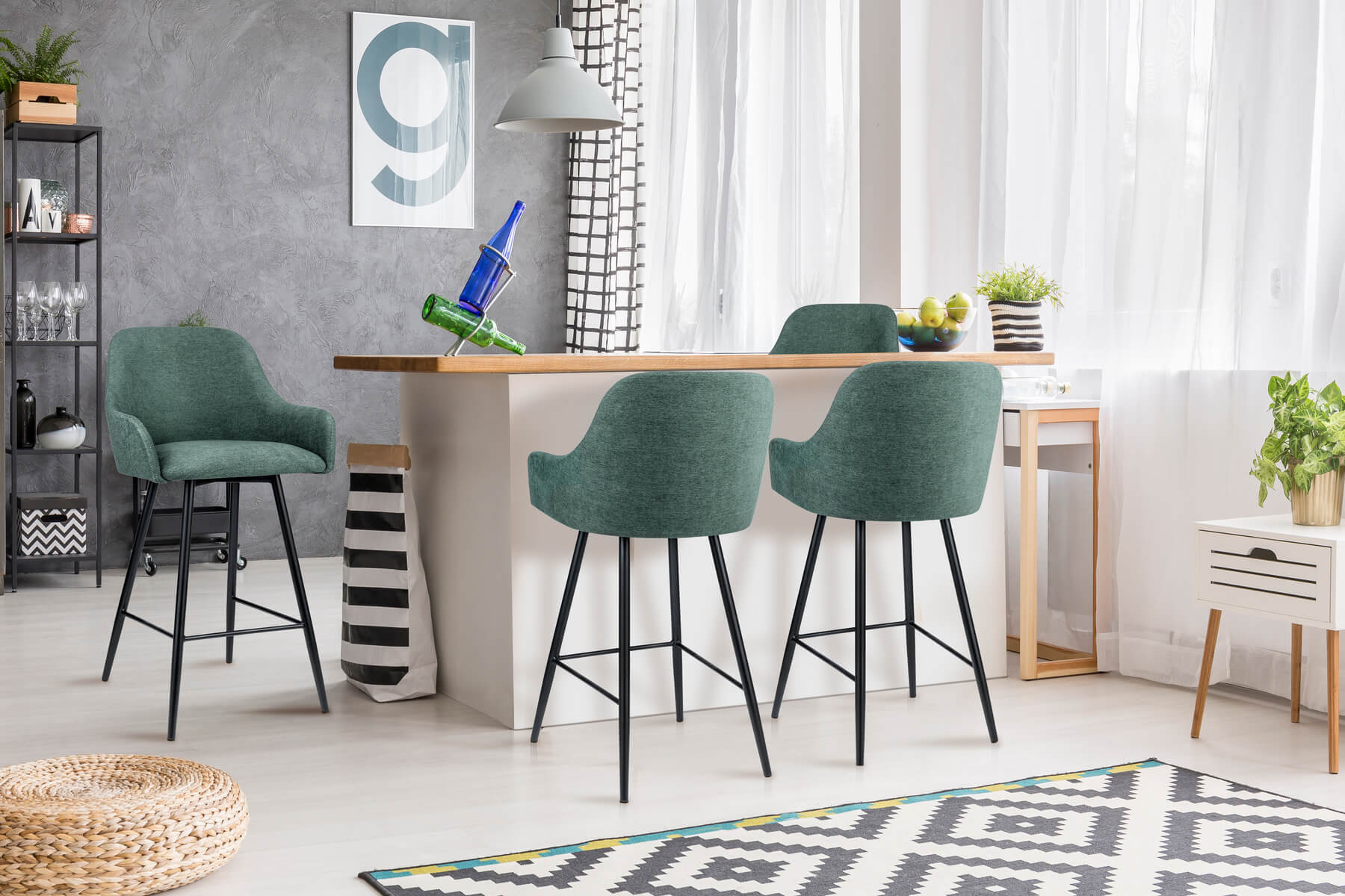 Boho velvet hoker do jadalni Marcus na czarnych nogach z podłokietnikami - kulok meble - widok hakerów w kuchni 